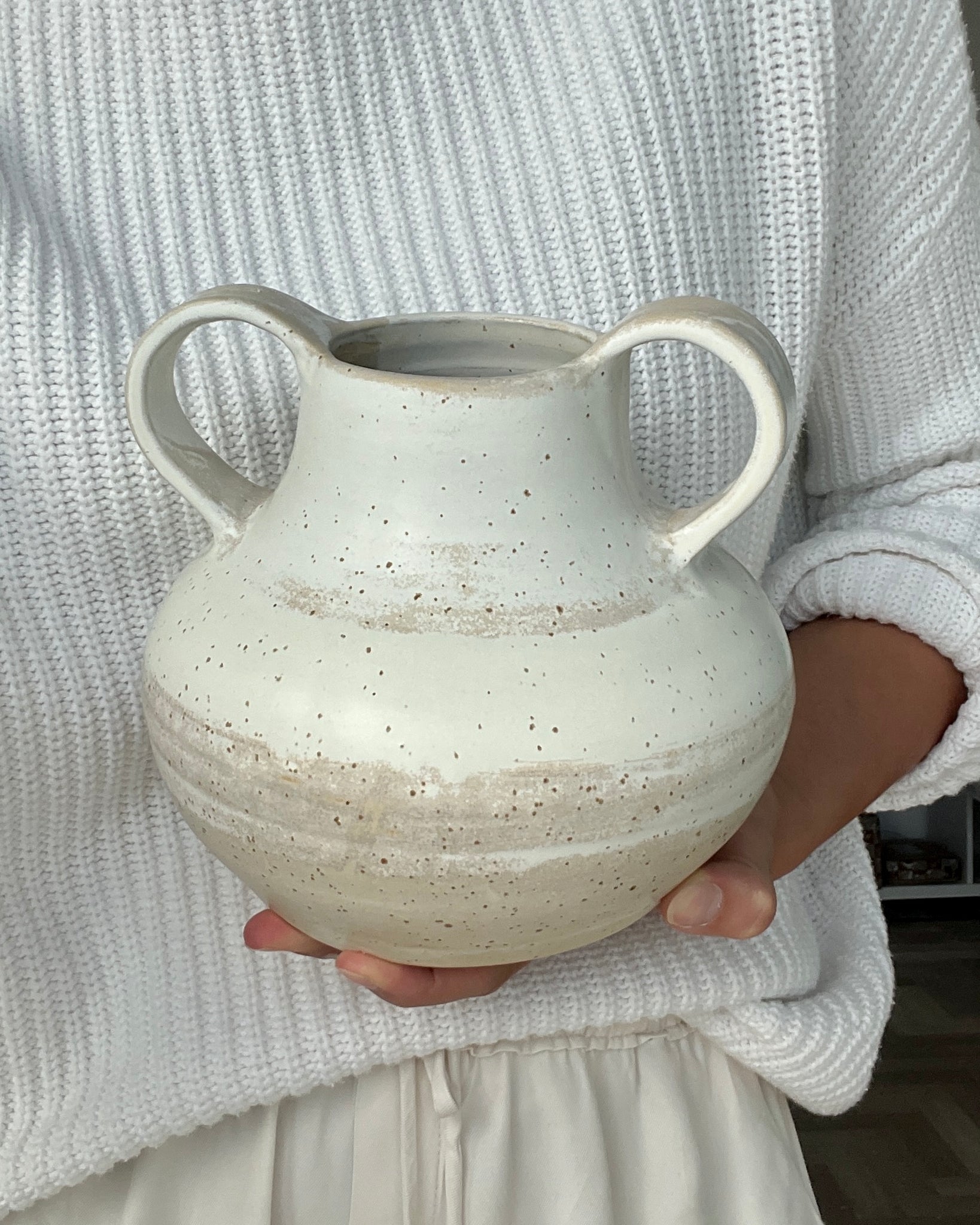 Amphora in Matt White