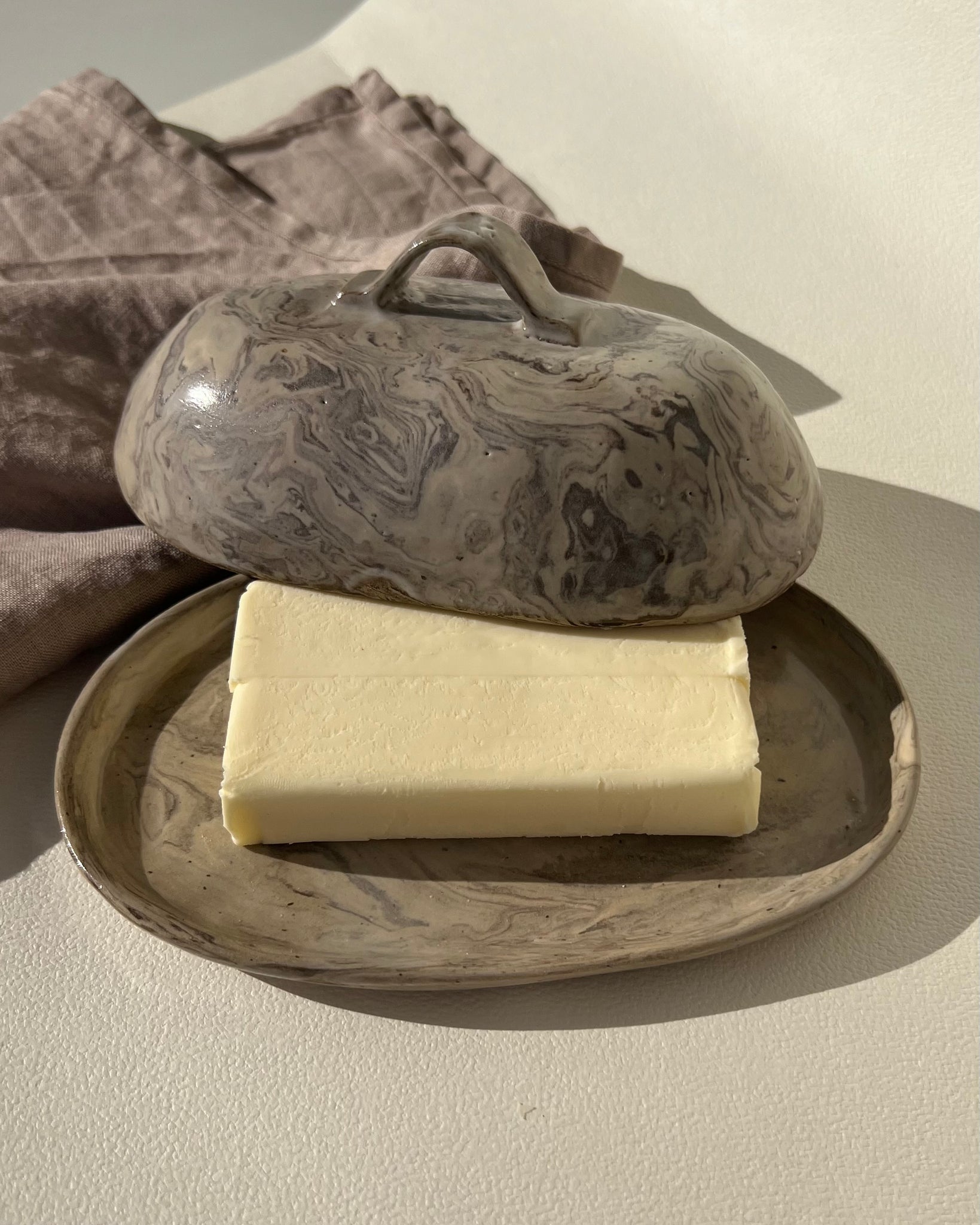 Butter Dish in Marble Brown